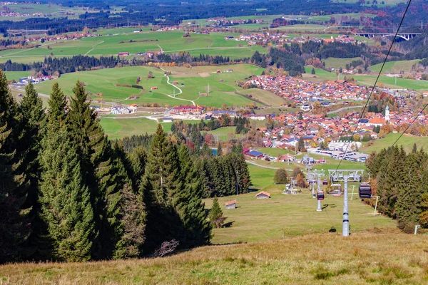 Schönes Stadtpanorama Den Alpen — Stockfoto