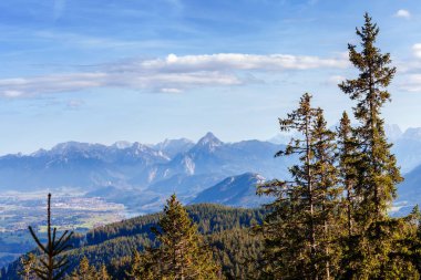 Alansal görünümünden hillside adlı muhteşem alp dağ silsilesi, Almanya