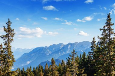 Alansal görünümünden hillside adlı muhteşem alp dağ silsilesi, Almanya