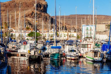 Puerto De Mogan, Gran Canaria, İspanya - 16 Temmuz 2018: Puerto de Mogan Gran Canaria İspanya bir küçük balıkçı limanı