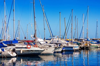 Puerto De Mogan, Gran Canaria, İspanya - 16 Temmuz 2018: Puerto de Mogan Gran Canaria İspanya bir küçük balıkçı limanı