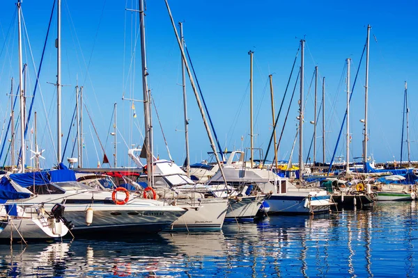 Puerto De Mogan, Gran Canaria, İspanya - 16 Temmuz 2018: Puerto de Mogan Gran Canaria İspanya bir küçük balıkçı limanı