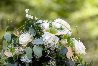 Beyaz elegance gül buketi