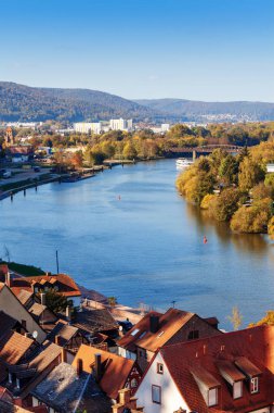 Miltenberg, Almanya - 21 Ekim 2018: Ortaçağ Alman şehir Miltenberg alt Franconia, Bavyera, Almanya Main Nehri üzerinde.
