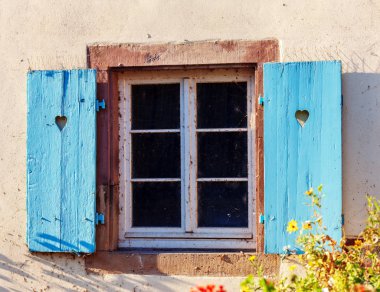 Strazburg, Petite France alanında eski rustik windows