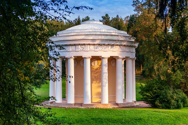 Pavilhão Templo Amizade Parque Pavlovsk Pavlovsk São Petersburgo Rússia — Fotografia de Stock