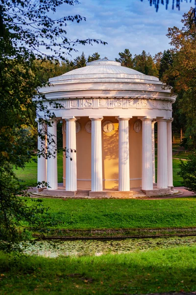 Pavilhão Templo Amizade Parque Pavlovsk Pavlovsk São Petersburgo Rússia — Fotografia de Stock