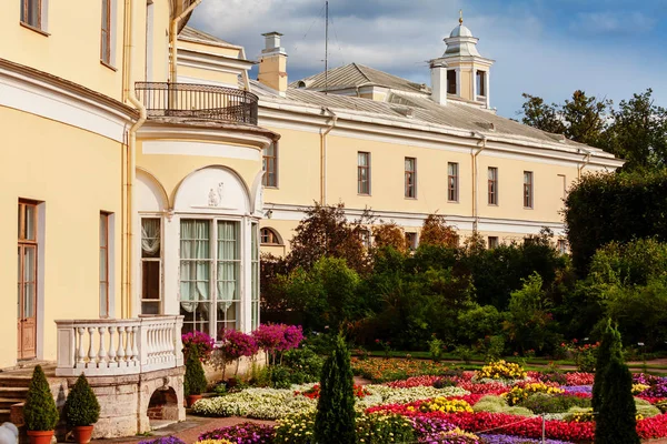 Pavlovsk, St Petersburg, Rusya Federasyonu - 28 Ağustos 2018: Private Pavlovsky Bahçe Sarayı Pavlovsk, Saint Petersburg, Rusya Federasyonu.