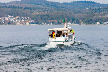 Konstanz Gölü, Almanya - 15 Nisan 2018: Konstanz Gölü, Konstanz Gölü, Almanya, Avrupa feribotla