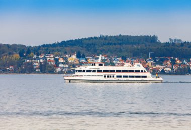 Konstanz Gölü, Almanya - 15 Nisan 2018: Konstanz Gölü, Konstanz Gölü, Almanya, Avrupa feribotla