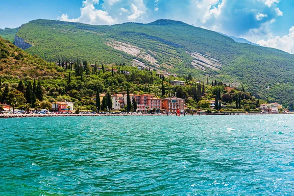 Lago Di Garda sahil şeridi manzarası. — Stok fotoğraf