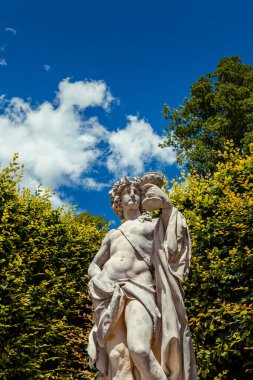 OBERAMMERGAU, BAVARIA, GERMANY - 27 Temmuz 2020: Linderhof Sarayı, Oberammergau, Bavyera, Almanya.