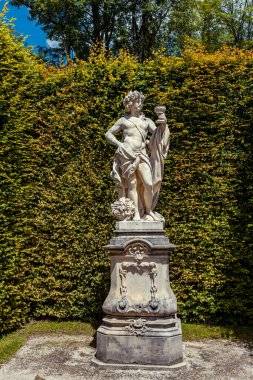 OBERAMMERGAU, BAVARIA, GERMANY - 27 Temmuz 2020: Linderhof Sarayı, Oberammergau, Bavyera, Almanya.