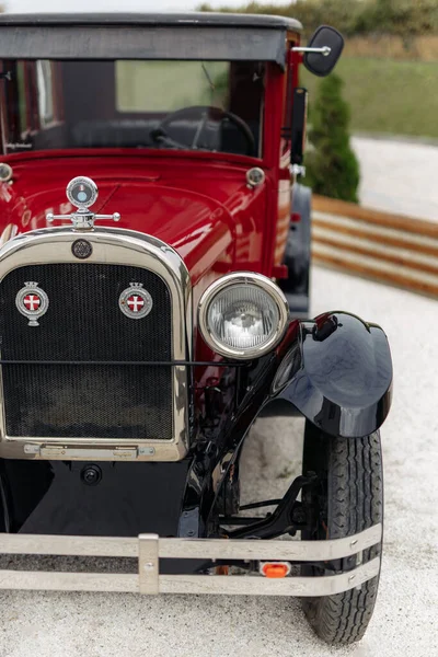 Ialoveni, Moldavie - 1 septembre 2020 : Voiture rétro rouge Dodge Brothers Detroit USA 1929. — Photo