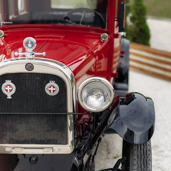 Ialoveni, Moldavie - 1 septembre 2020 : Voiture rétro rouge Dodge Brothers Detroit USA 1929. — Photo