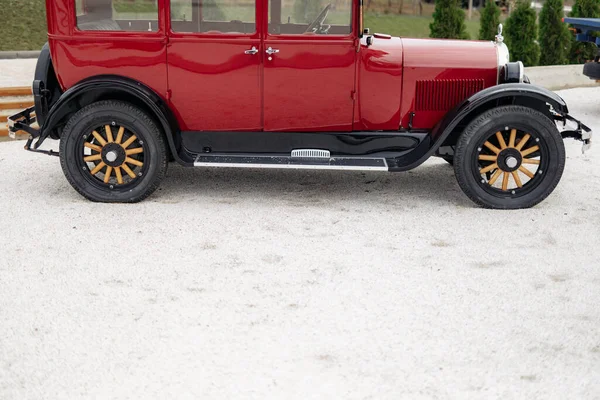 Ialoveni, Moldavie - 1 septembre 2020 : Voiture rétro rouge Dodge Brothers Detroit USA 1929. — Photo