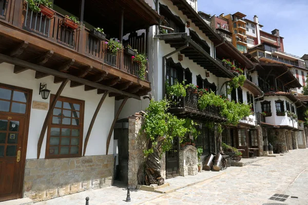 保加利亚 Veliko Tarnovo 2019年5月19日 保加利亚维利科塔尔诺沃市古尔科将军街的传统保加利亚房屋 — 图库照片