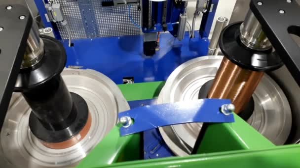 Drahtwickelmaschine Drahtwickelmaschinen Der Fabrik Für Die Produktion Von Kupferleitern — Stockvideo