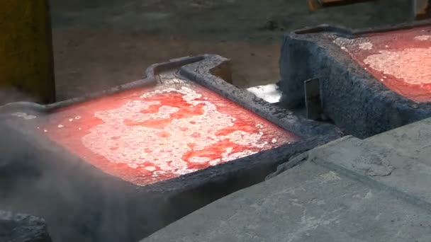 Molds Cast Metal Processing Copper Ore Foundry Liquid Metal Poured — Stock Video