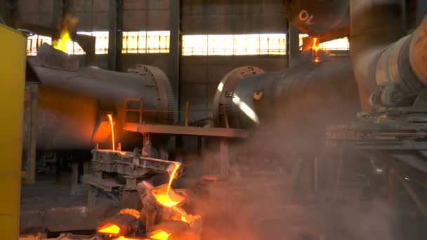 Molten Metal Poured Molding Processing Copper Ore Foundry Liquid Metal — Stock Video