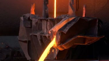 Döküm Prosesi sağlam Metal şekil üzerinden / bakır cevher döküm işleme, sıvı metal kalıplara dökülür