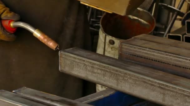金属蓝火焰焊接 金属工业中钢部件焊接 — 图库视频影像