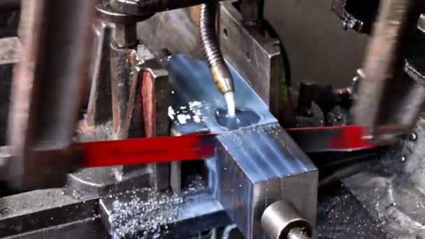 Metaal Snijmachine Band Zaagwerk Proces Bij Een Industrieel Bedrijf — Stockvideo