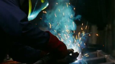 Kaynakçı İşleri / Metal endüstrisinde çelik parçaların kaynak