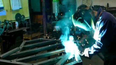 Metal Yapıların Kaynak / Metal endüstrisinde çelik parçaların kaynak