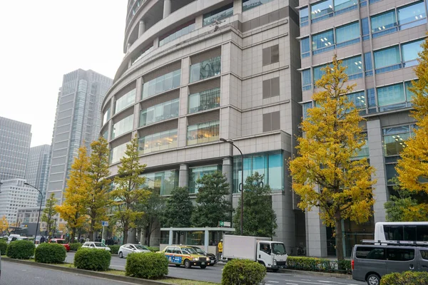 Herfst in Tokio, Japan. Kantoorgebouwen, wolkenkrabbers. — Stockfoto