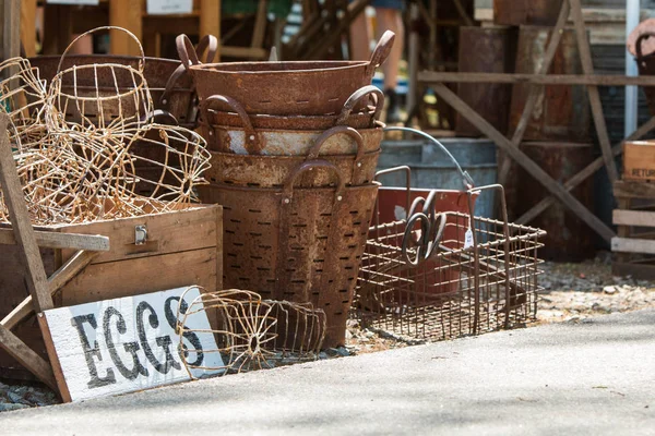 Oldtimer Eierkörbe Aus Metall Stehen Beim Georgia Antiquitätenfest Zum Verkauf — Stockfoto