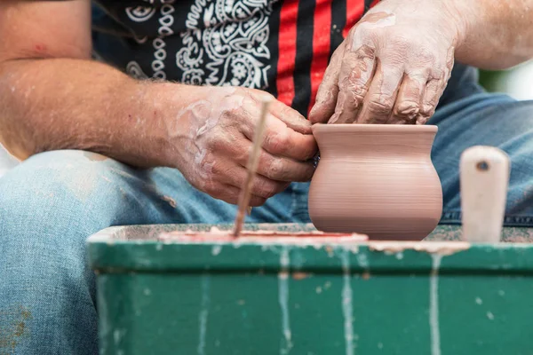 Lawrenceville Usa Dubna 2018 Detailní Rukou Keramiky Umělec Tvořící Misku — Stock fotografie