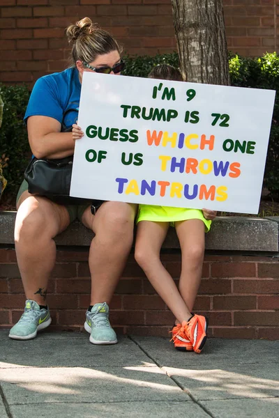 Atlanta Usa June 2018 Child Holds Sign Saying Trump Guess — Stock Photo, Image