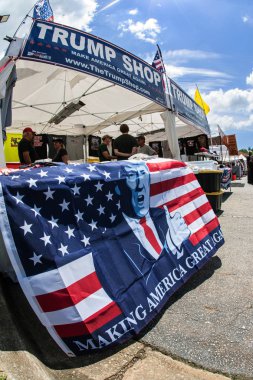 Donald Trump mal ekranda Gürcistan açık Halk Pazarı