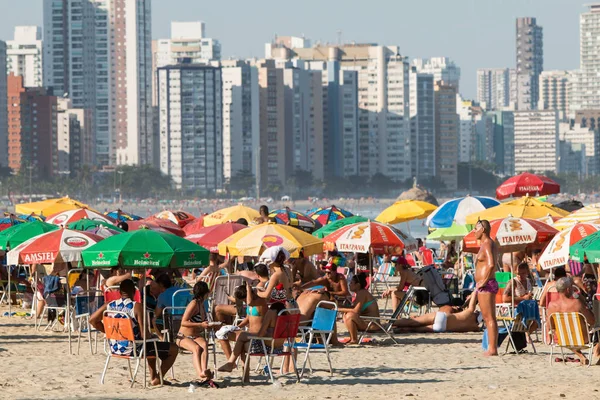 Brazilians Crowd The Beach At Sao Vicente On Summer Day — Stock Photo, Image