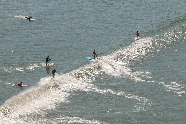 Paddleboarders Catch Wave Off Sao Vicente Brazil Coastline — Stock Photo, Image