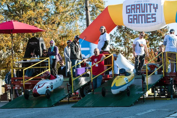 Niños Steer Soap Box Derby Cars at Georgia Juegos de Gravedad — Foto de Stock