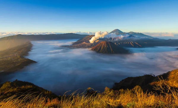 Bromo Vulkan Sonnenaufgang Wahrzeichen Berg Natur Reiseziel Indonesien — Stockfoto