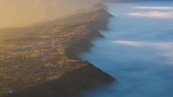 Hermosa Cliff Side Village Sunlight Misty Landmark Travel Place East — Vídeos de Stock