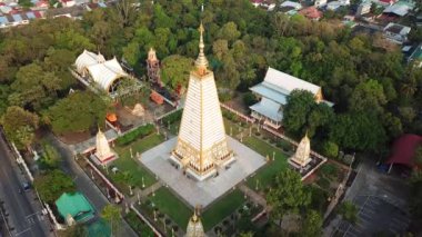 Wat Phra Nong Bua Tapınağı Havadan görünüşlü Ubon Ratchathani, Tayland
