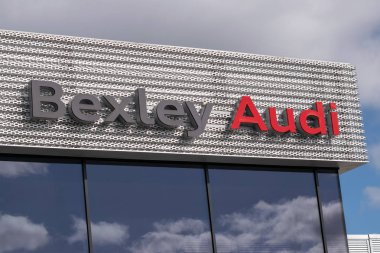 Bexley, Kent/Birleşik Krallık - 25th Mart 2019: Audi logosu tabelaya Bexley Audi Bayilik
