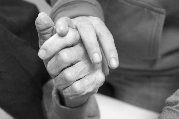 Baba ve kızı elele