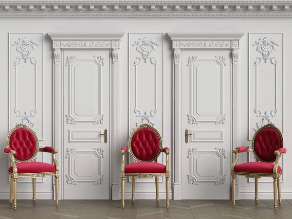Klassieke carver stoelen in het interieur met kopieerruimte — Stockfoto