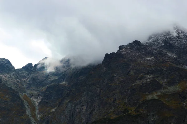 山の頂上の雲 — ストック写真