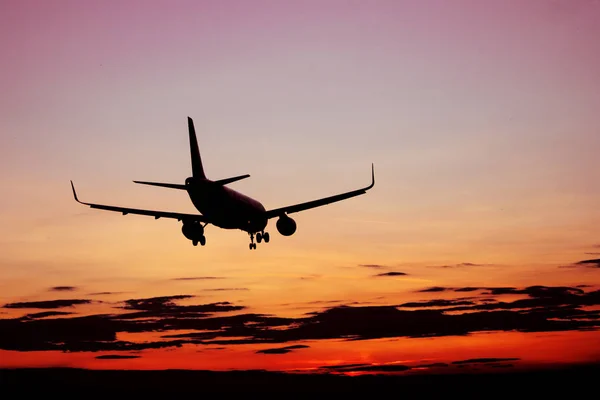 Silhouette Plane Flying Red Sunset Cloudy Purple Sky Background — Stock Photo, Image