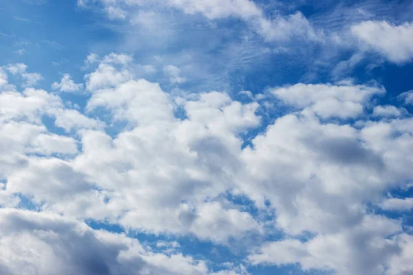 Cielo Blu Con Nuvole Bianche Primo Piano — Foto Stock