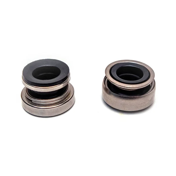 Yağlı mühürler, yüzey merkezkaç pompası halkaları. Beyaz bir arkaplanda izole edilmiş.