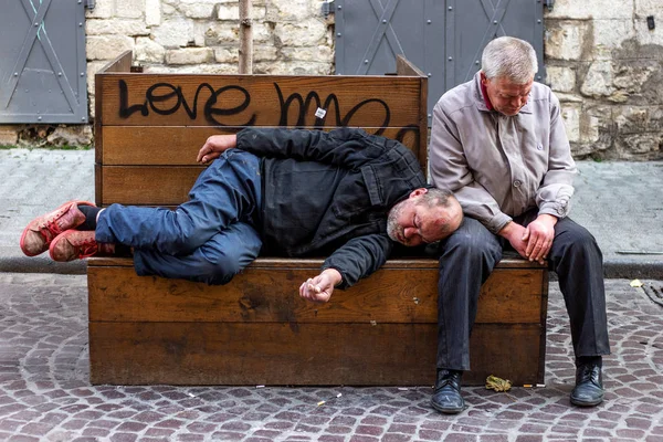Lviv Ukraine October 2019 Two Drunk Homeless People City Bench — Stock Photo, Image