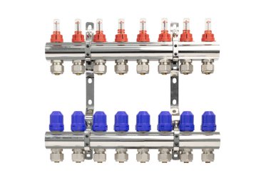 Yeraltı ısıtma ve soğutma için hidronik kontrol cihazları. Döşeme ısıtması için manifestolar. 8 çıktılı tahsildar grubu. Beyaz bir arkaplanda izole edilmiş.