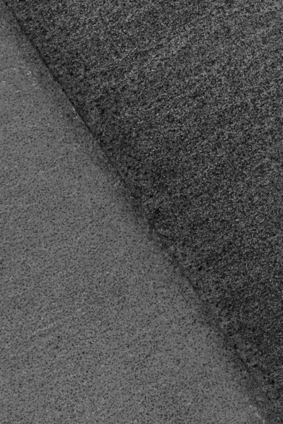 Parçaya Bölünmüş Çapraz Sınır Çizgisi Olan Paslı Metal Levhalar Siyah — Stok fotoğraf